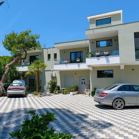 Vila Celaj Hotel Vlore Exterior photo