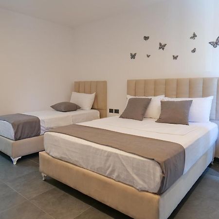 Vila Celaj Hotel Vlore Exterior photo