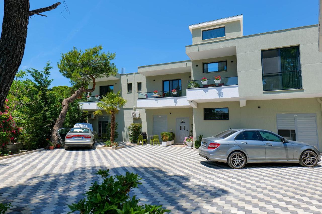 Vila Celaj Hotel Vlore Exterior photo