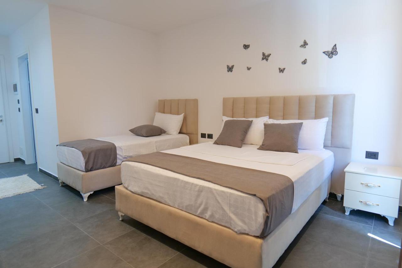 Vila Celaj Hotel Vlore Exterior photo