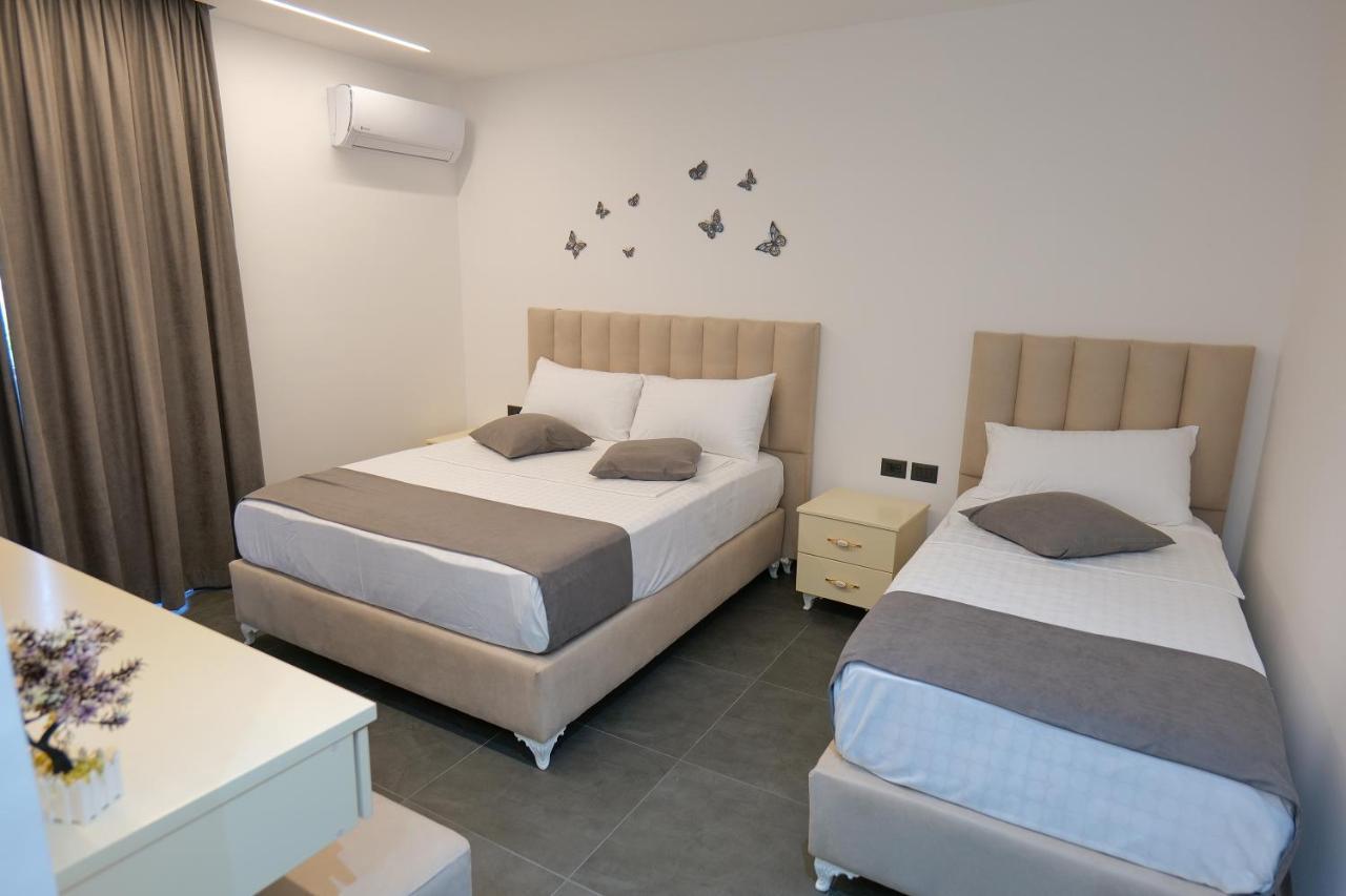 Vila Celaj Hotel Vlore Exterior photo