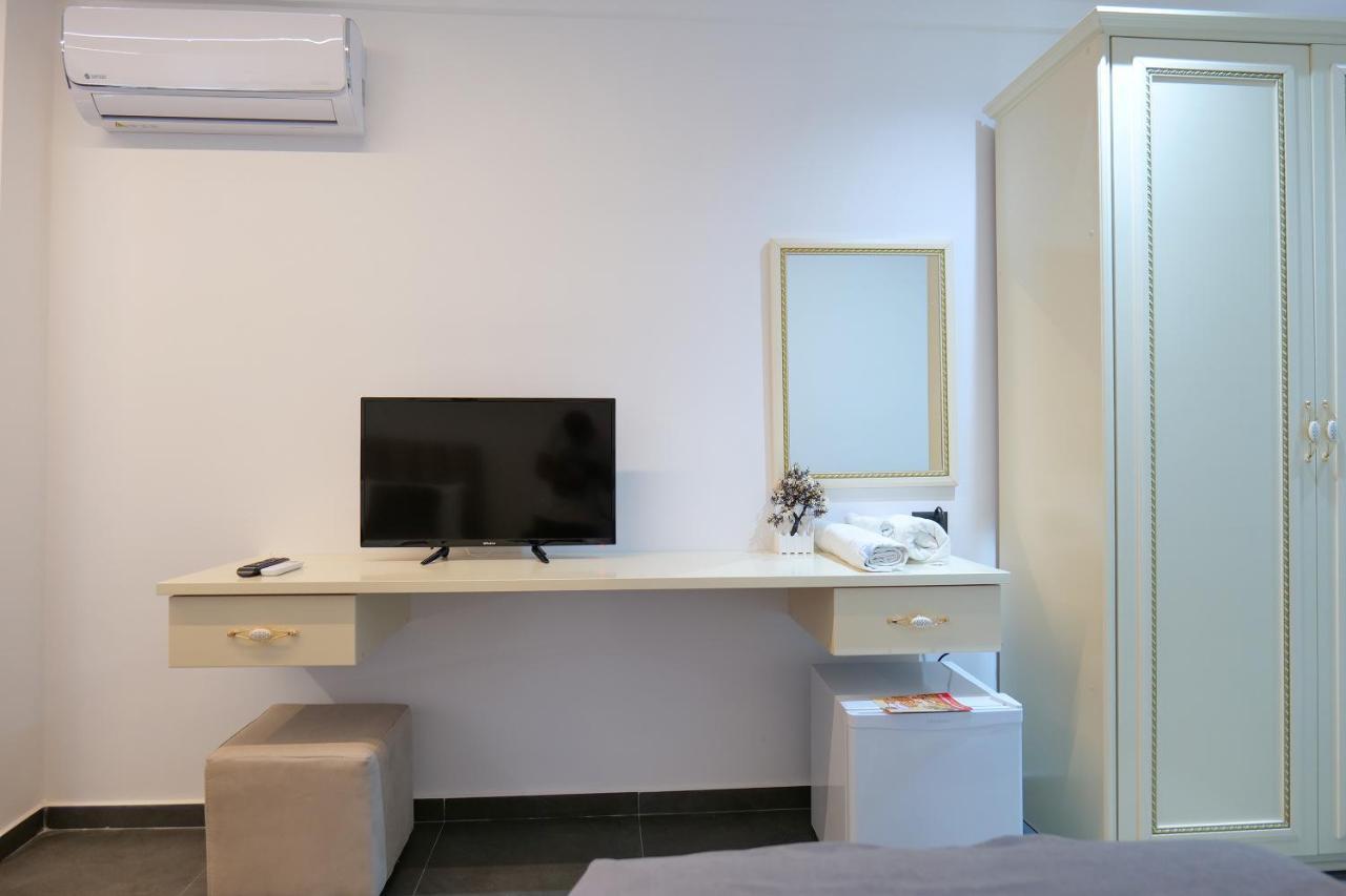 Vila Celaj Hotel Vlore Exterior photo