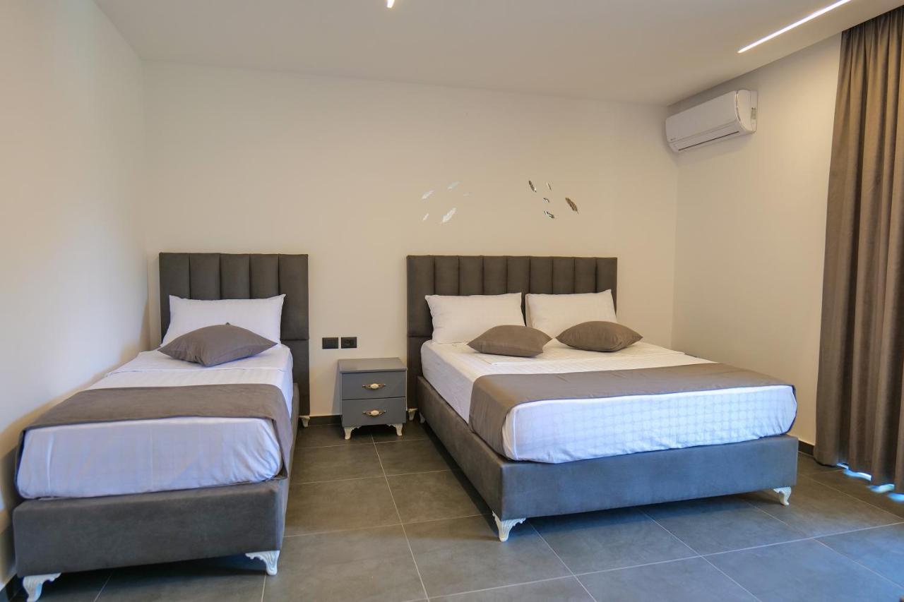 Vila Celaj Hotel Vlore Exterior photo