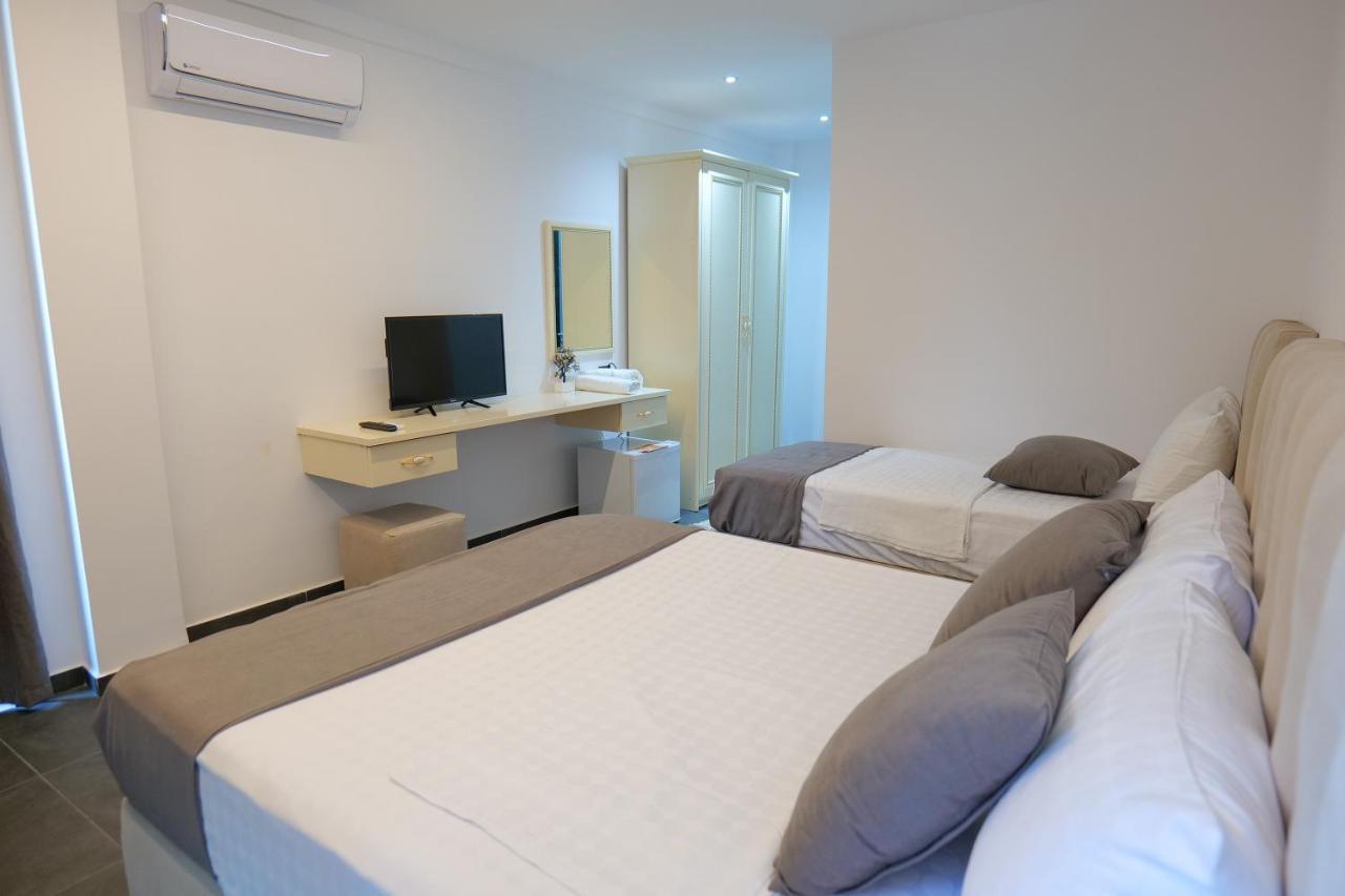 Vila Celaj Hotel Vlore Exterior photo