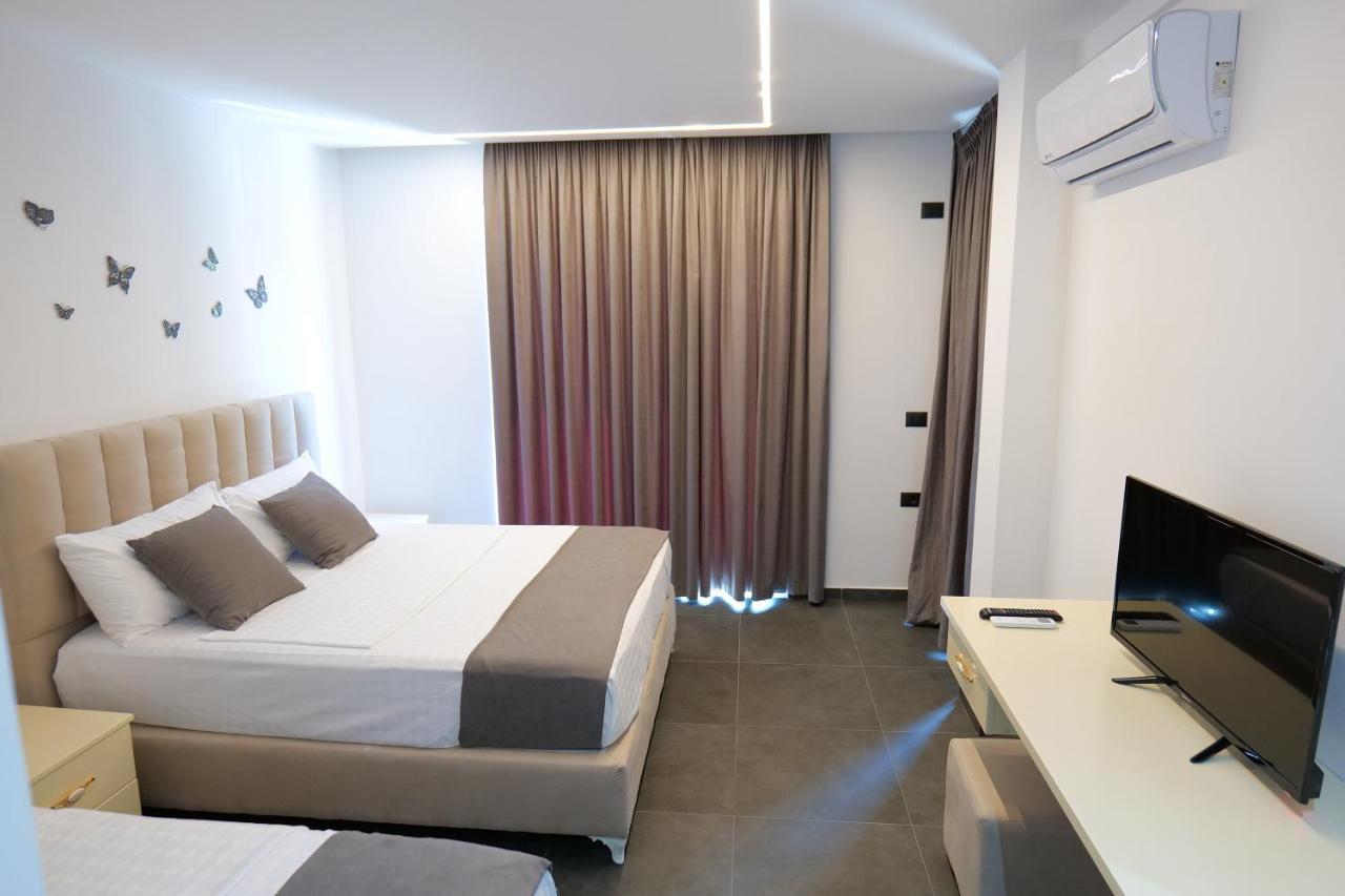 Vila Celaj Hotel Vlore Exterior photo