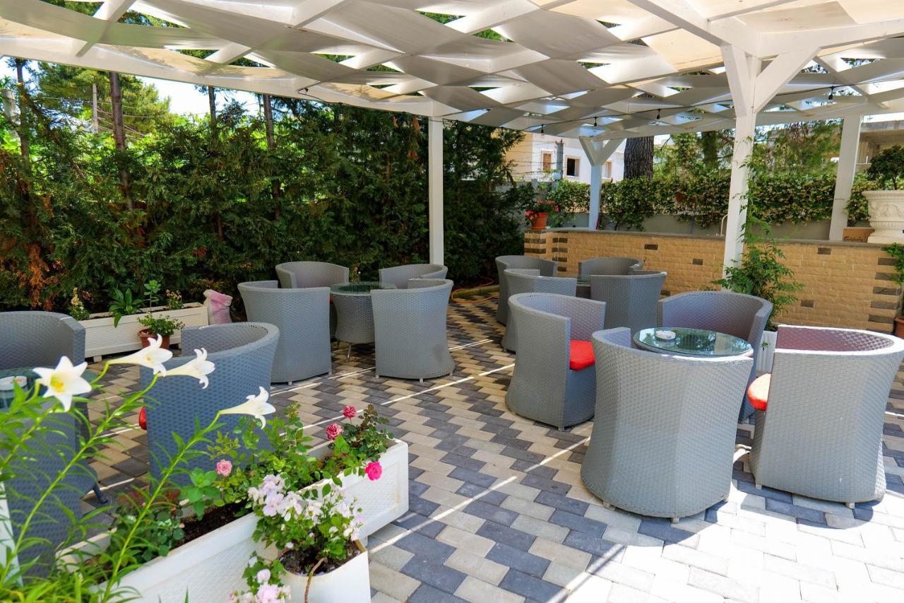 Vila Celaj Hotel Vlore Exterior photo
