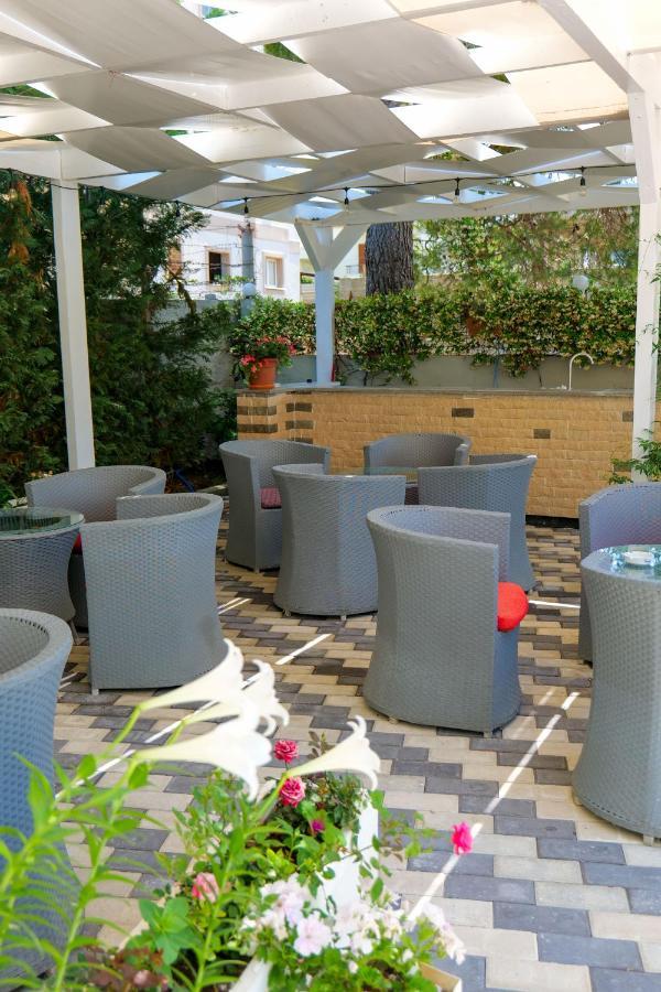 Vila Celaj Hotel Vlore Exterior photo