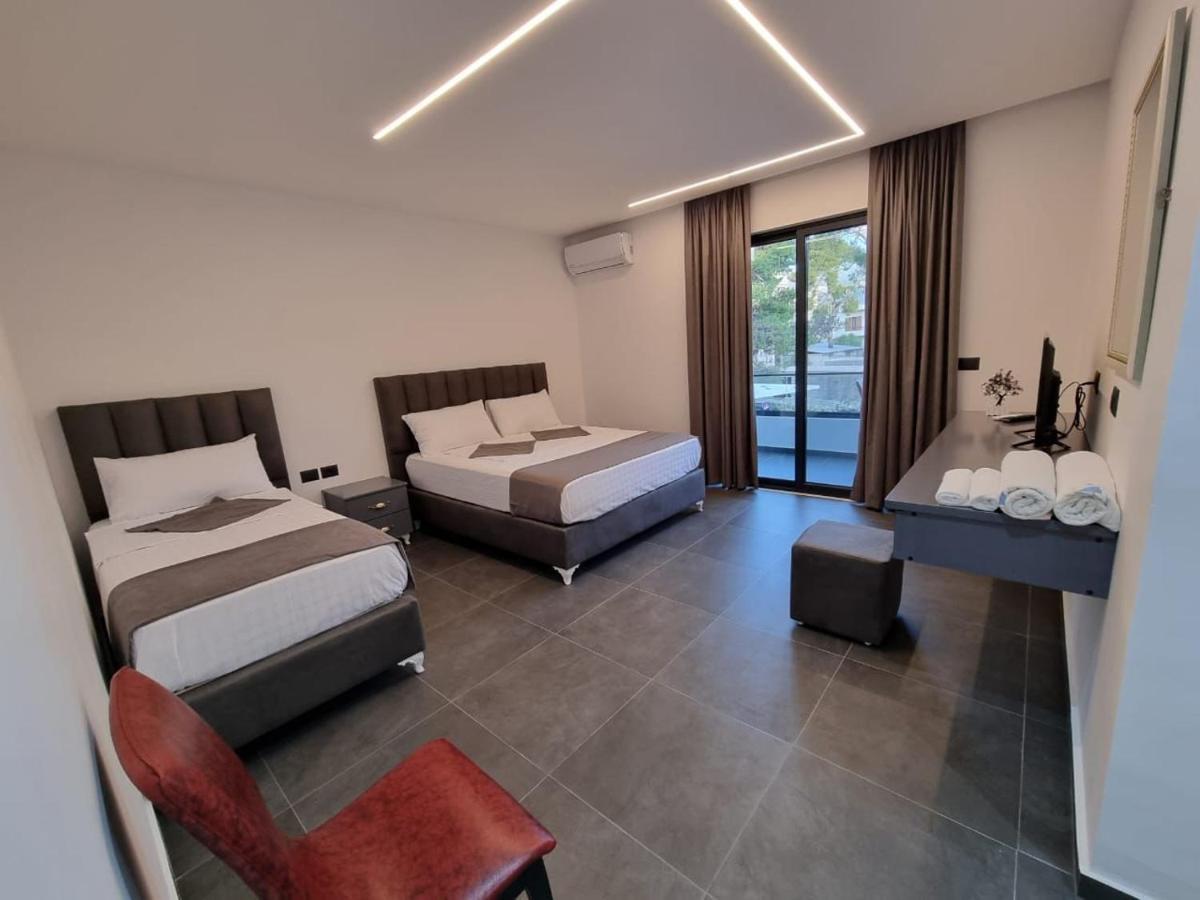Vila Celaj Hotel Vlore Exterior photo