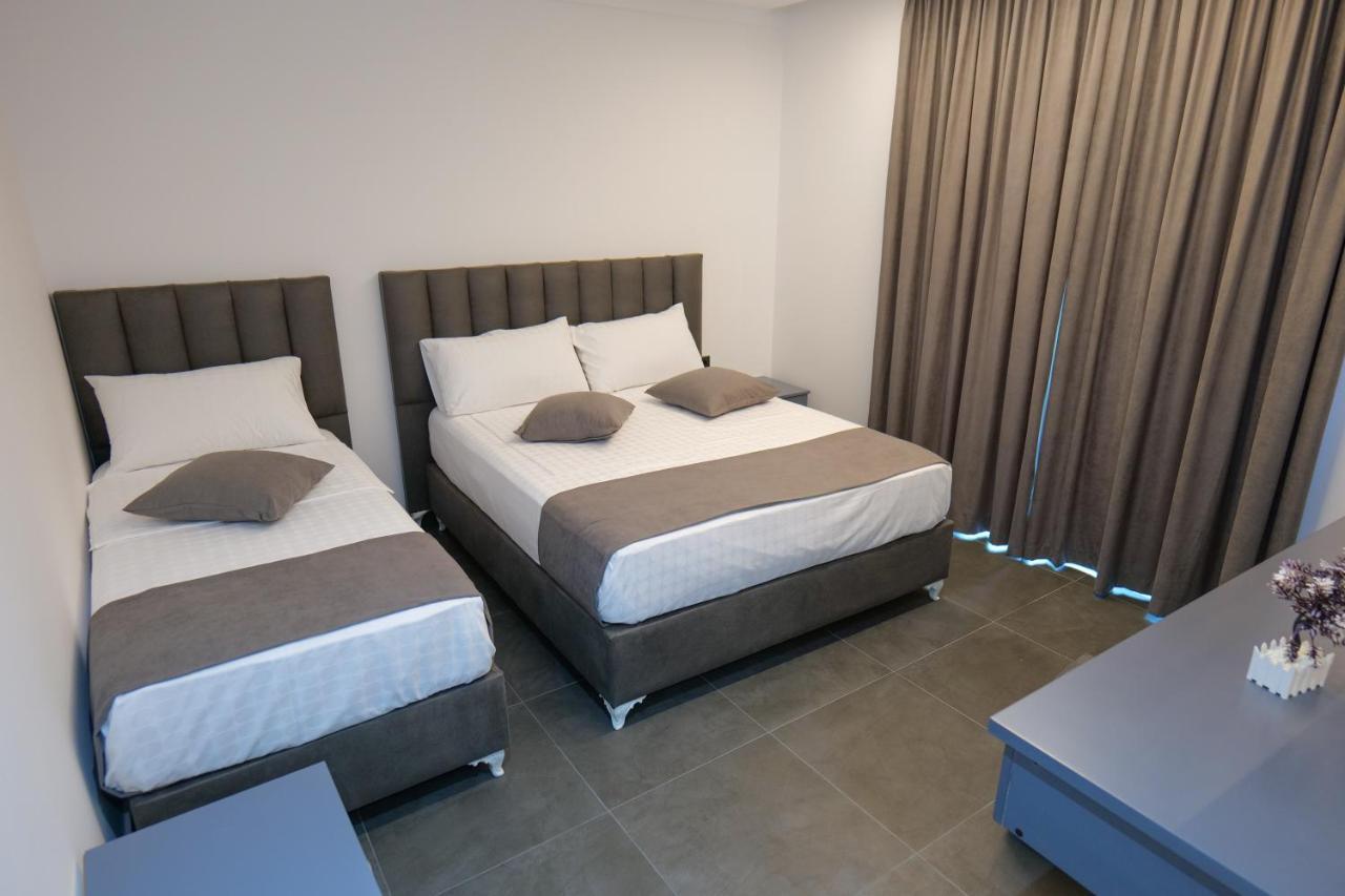 Vila Celaj Hotel Vlore Exterior photo