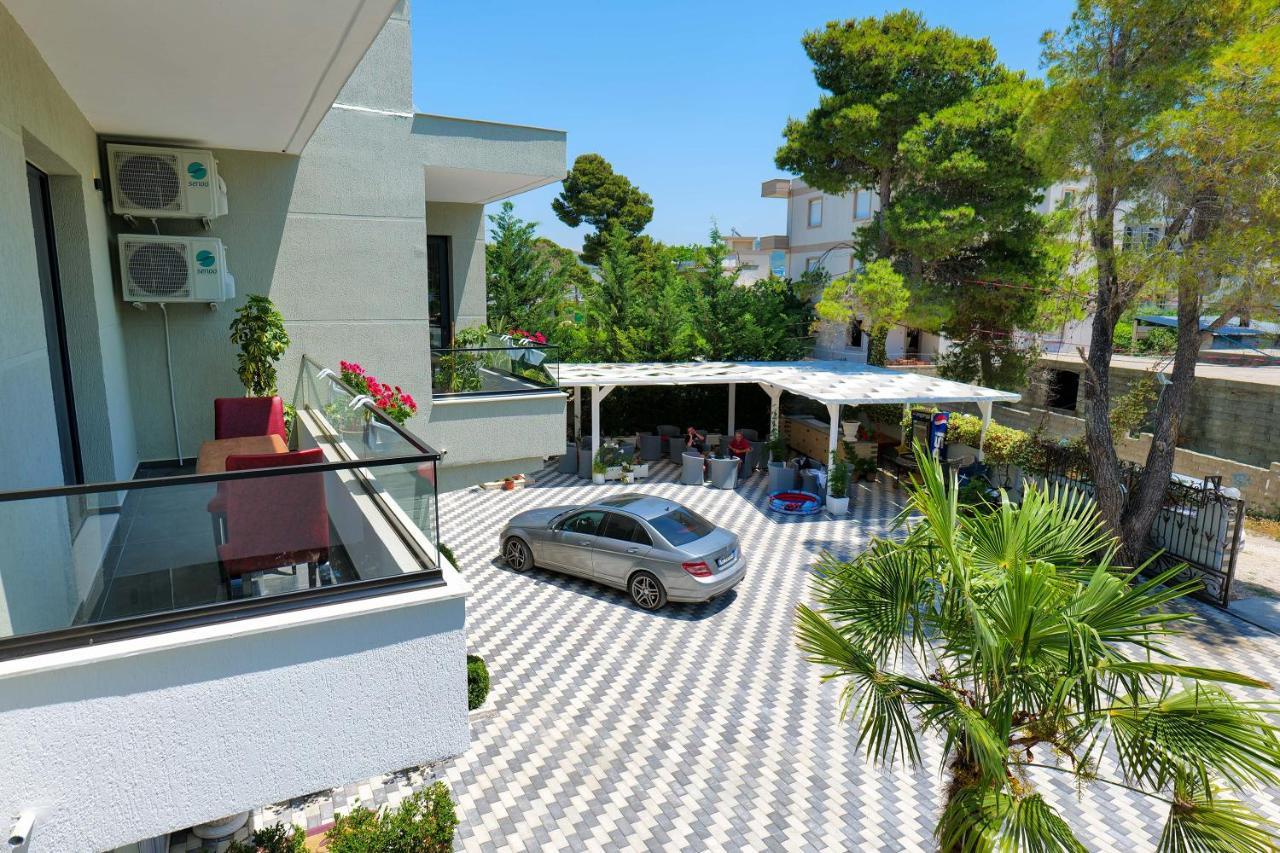 Vila Celaj Hotel Vlore Exterior photo