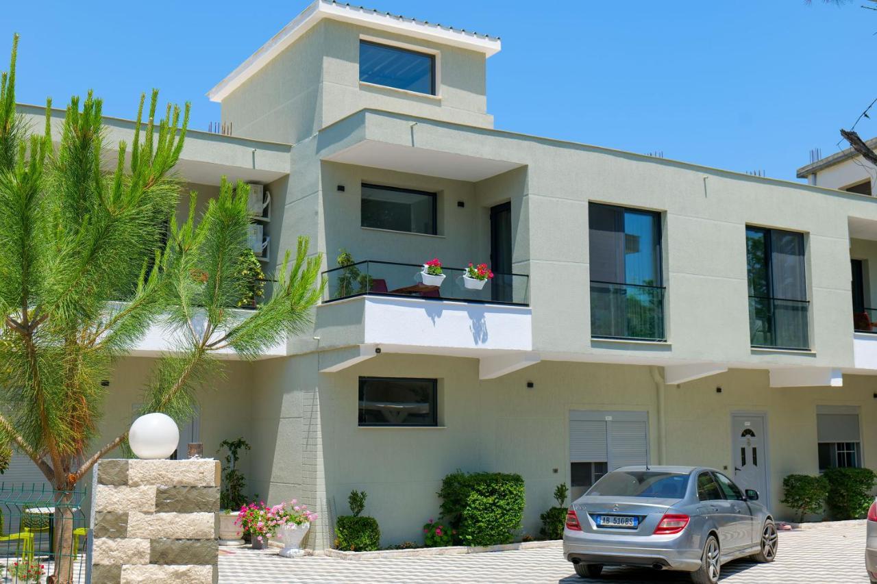 Vila Celaj Hotel Vlore Exterior photo