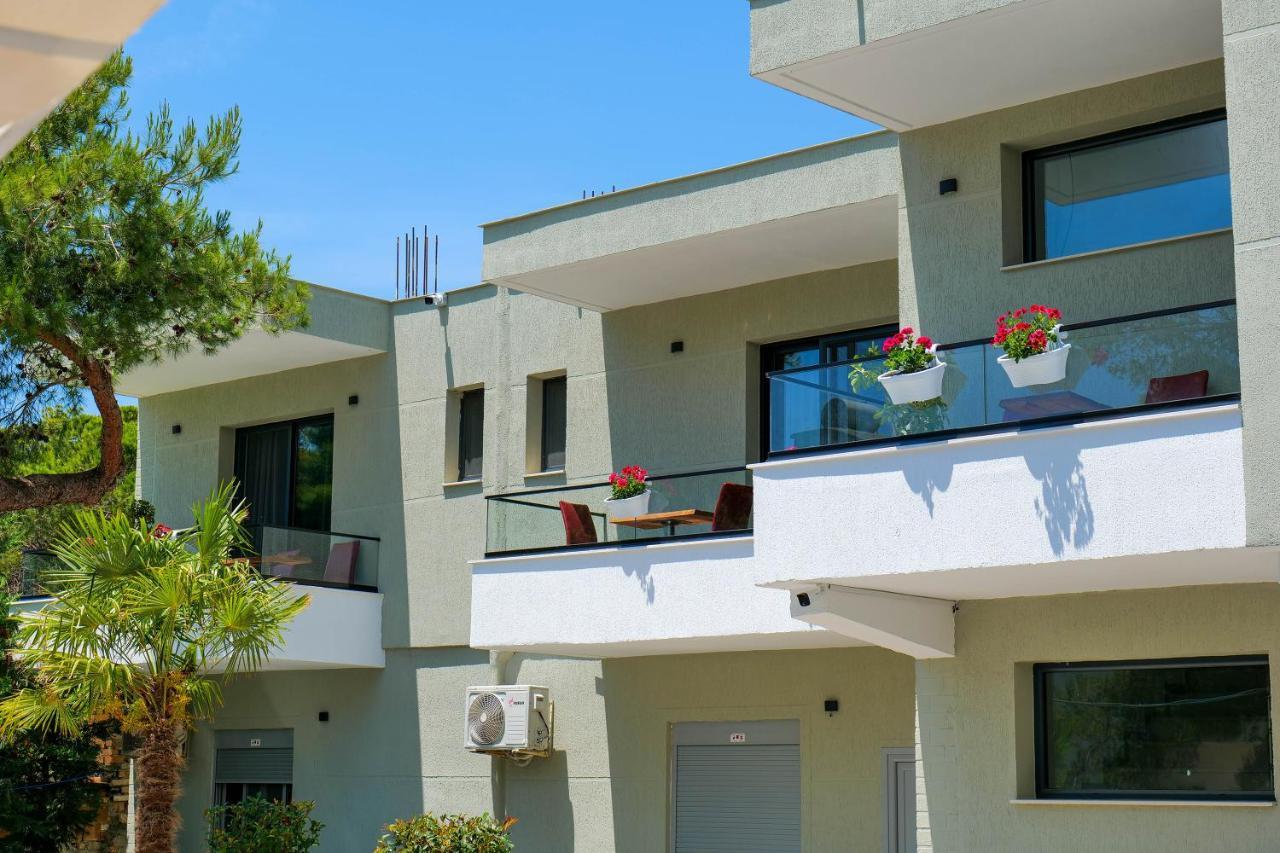 Vila Celaj Hotel Vlore Exterior photo