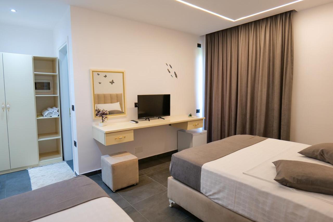 Vila Celaj Hotel Vlore Exterior photo