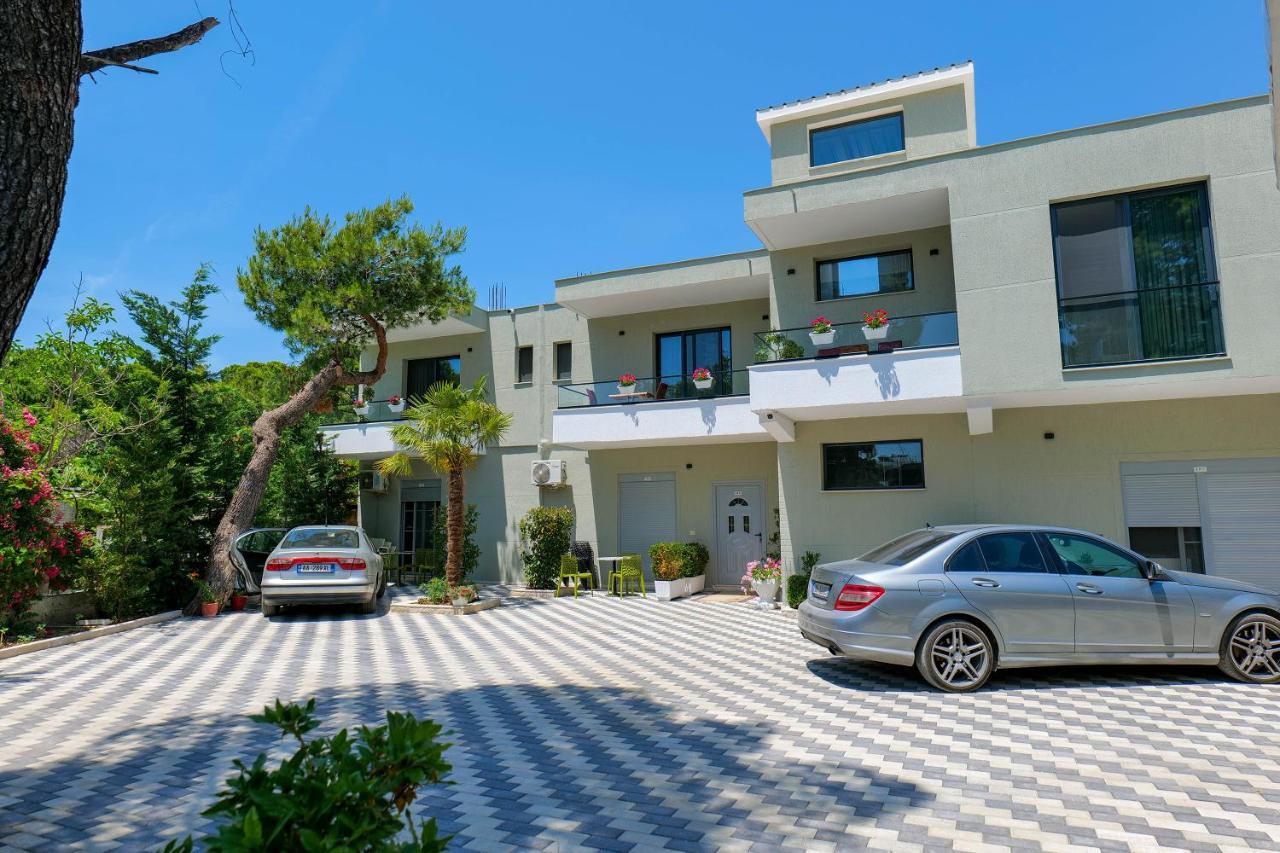 Vila Celaj Hotel Vlore Exterior photo