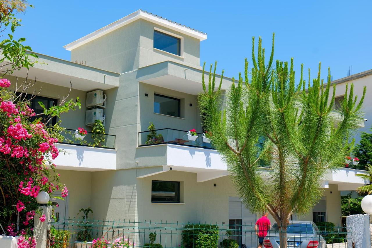 Vila Celaj Hotel Vlore Exterior photo