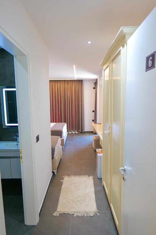 Vila Celaj Hotel Vlore Exterior photo
