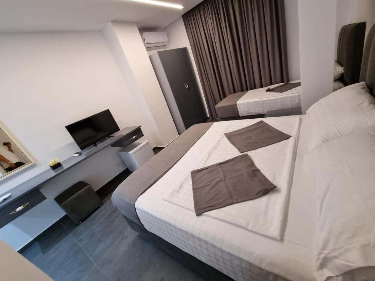 Vila Celaj Hotel Vlore Exterior photo