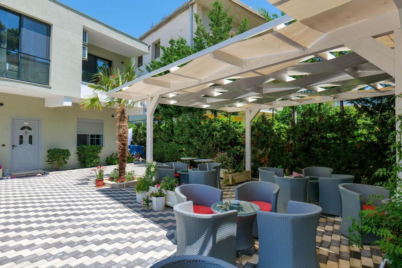 Vila Celaj Hotel Vlore Exterior photo
