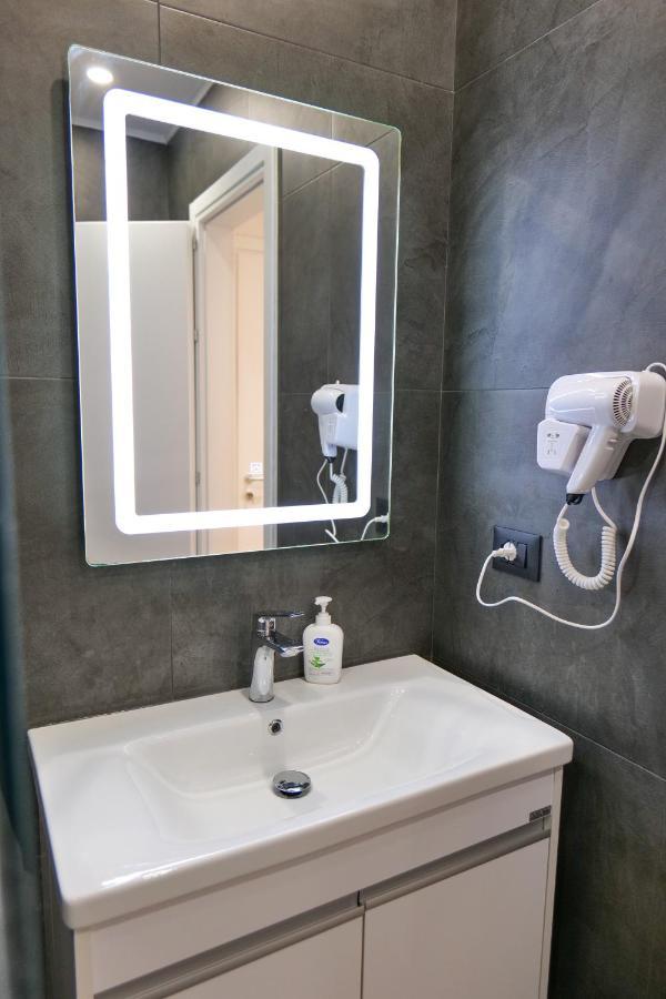 Vila Celaj Hotel Vlore Exterior photo